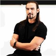 Laureato presso Accademia di Firenze di Belle Arti